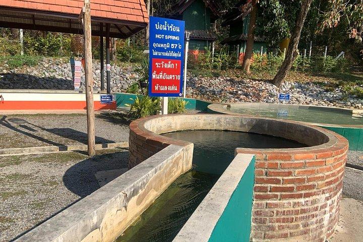 CEIからパヤオ日帰りツアー寺院温泉湖魚水族館