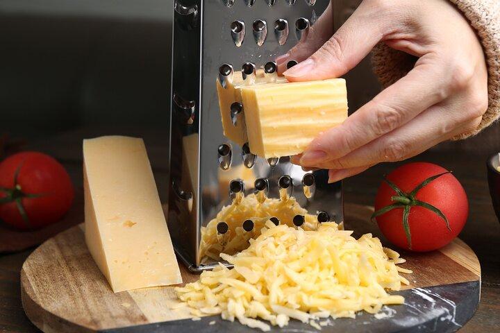 1.5 ore Southern Biscuits and Pimiento Cheese Cooking Class