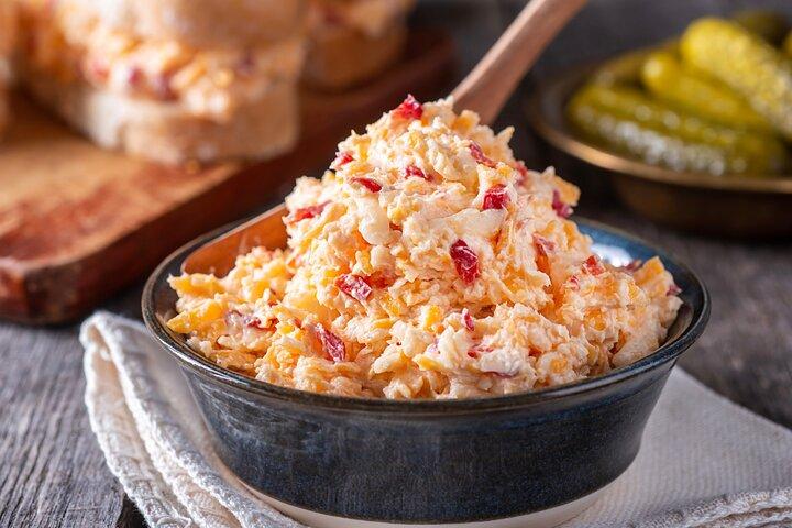 1.5 ore Southern Biscuits and Pimiento Cheese Cooking Class
