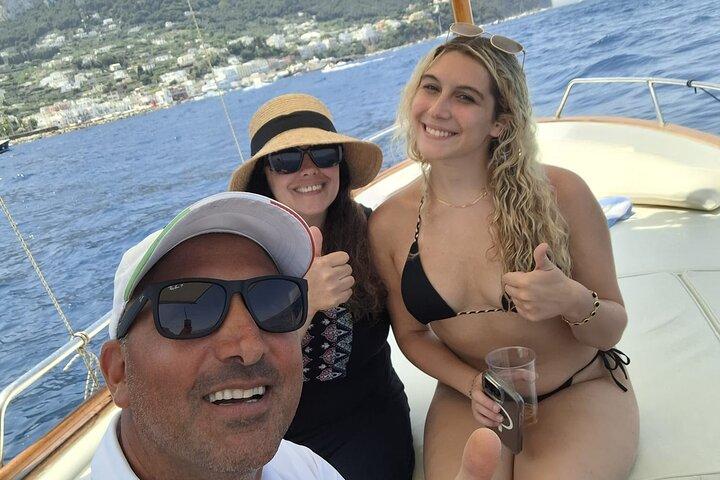 Exclusieve geheime plekjes op Capri: een privé-ervaring op een klassieke boot