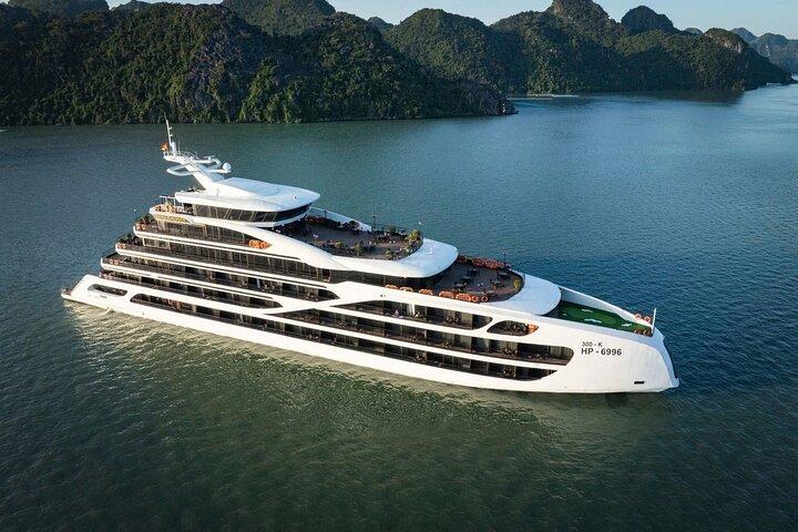 From Hanoi: Diana Luxury Cruise 2 Days 1 Night in Lan Ha Bay