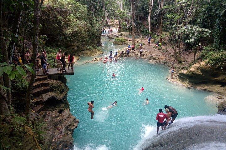 Irie Blue Hole und Secret Falls Abenteuer vom Hafen von Ocho Rios
