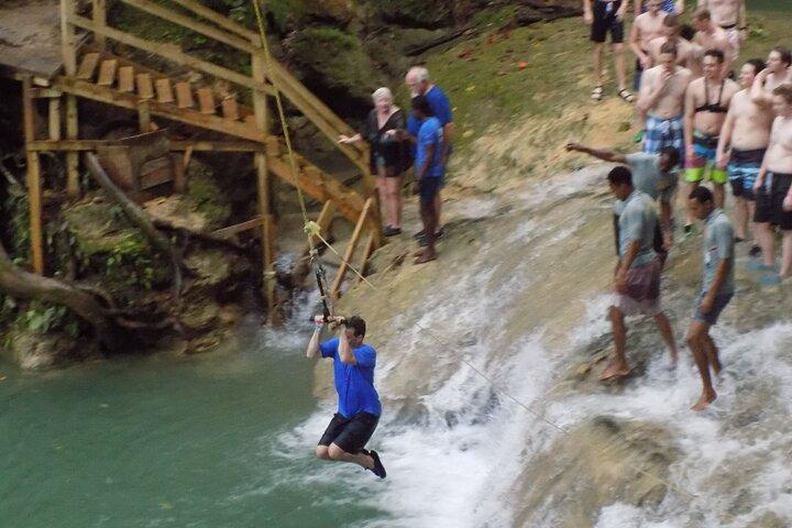 Irie Blue Hole og Secret Falls eventyr fra Ocho Rios havn
