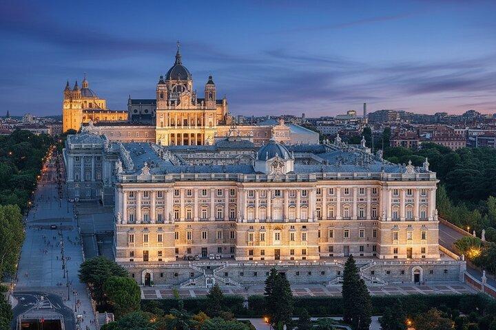 VIP Tour: Komplet Royal Palace, herunder Royal Armory & Gardens