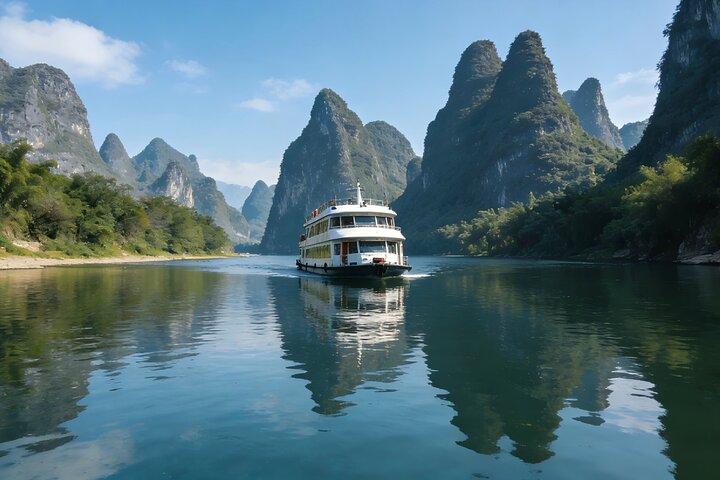 Cruzeiro no Rio Li de Guilin para Yangshuo, além da Aldeia Jiuxian e Rio Yulong