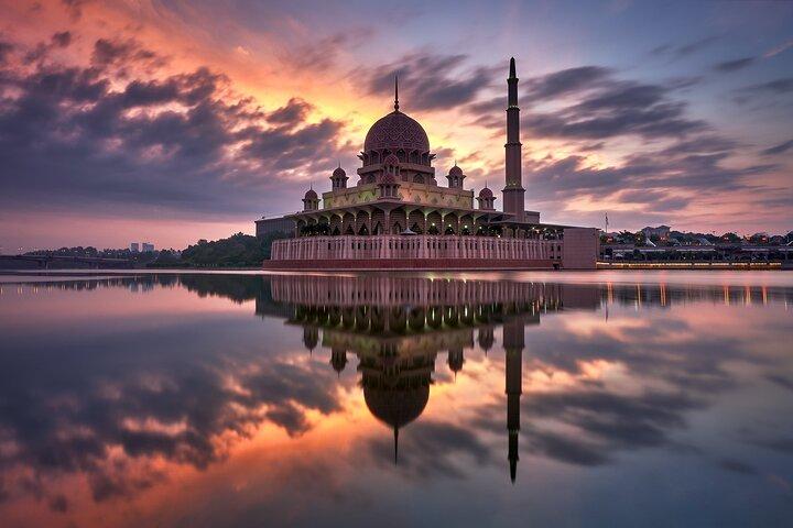Putrajaya Evening Experience: Iluminação de pontes e cruzeiro de lago