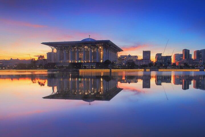 Putrajaya Evening Experience : Ponti illuminati e crociera sul lago