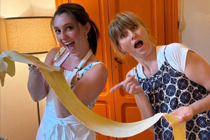 Cours de cuisine en petit groupe dans une maison milanaise locale