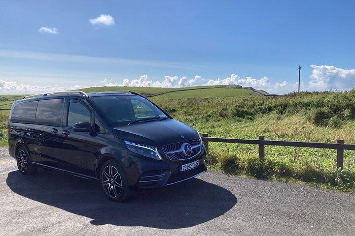 Visite privée de luxe des falaises de Moher et du château de Bunratty au départ de Cork