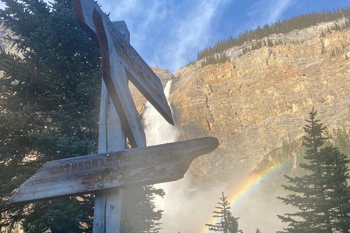 Watervallen, meren & verborgen juweeltjes – Yoho Adventure vanuit Calgary