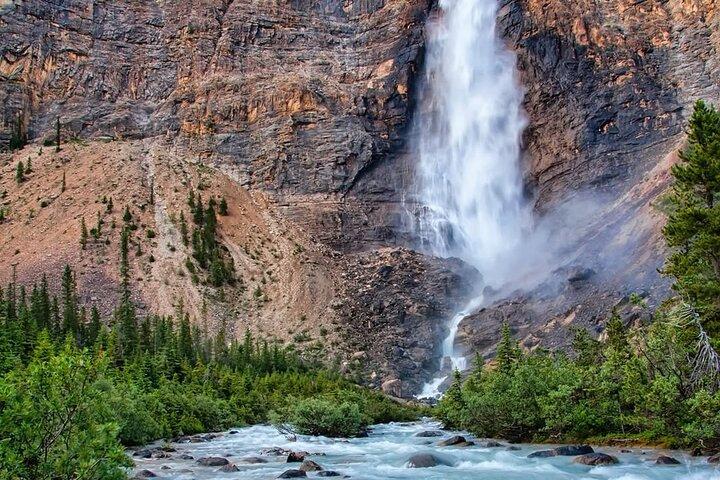Watervallen, meren & verborgen juweeltjes – Yoho Adventure vanuit Calgary