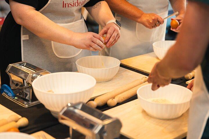 Roma Clase de Pasta para Grupos Pequeños con Vino y Chef Italiano