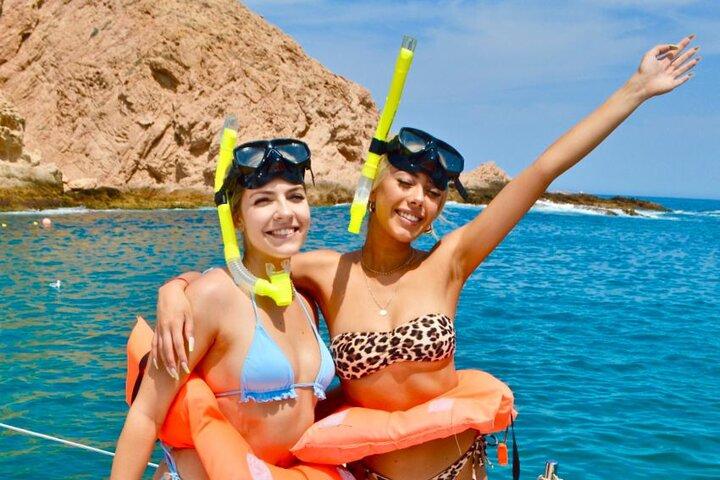 Cabo San Lucas Catamarano Snorkeling e crociera turistica
