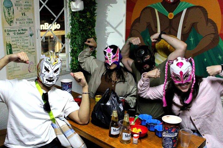 Selv de sejeste fyre kan ikke modstå Wrestling-, Tacos- og Mezcal-turen