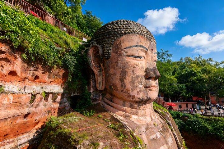 Excursión privada de un día a Chengdu al Buda gigante de Leshan con almuerzo y paseo en bote