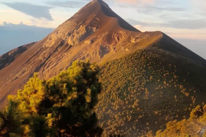 2日間：アンティグア発アカテナンゴ火山ツアー