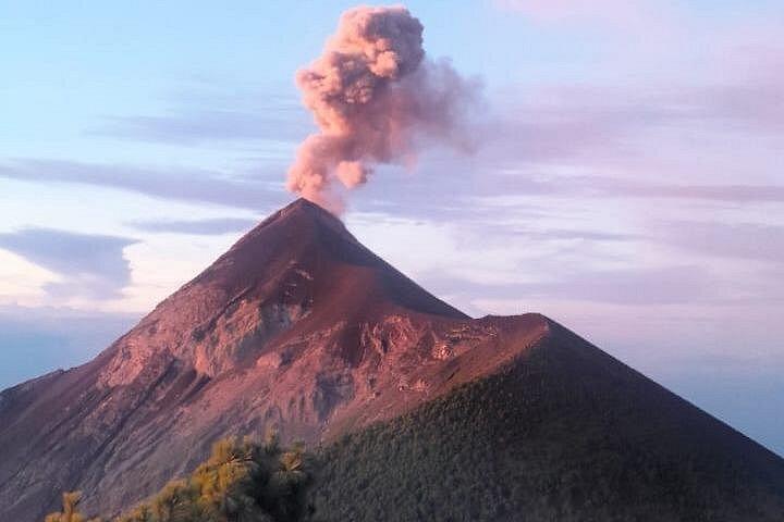2日間：アンティグア発アカテナンゴ火山ツアー