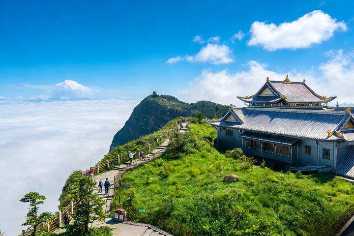 Chengdu Private Round Trip Transfer to Emei Mountain