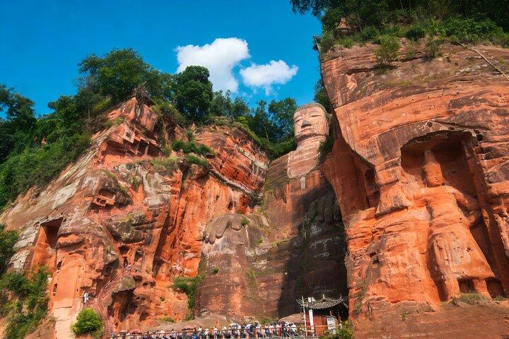 楽山大仏および黄龍渓旧市街への成都プライベートデイツアー