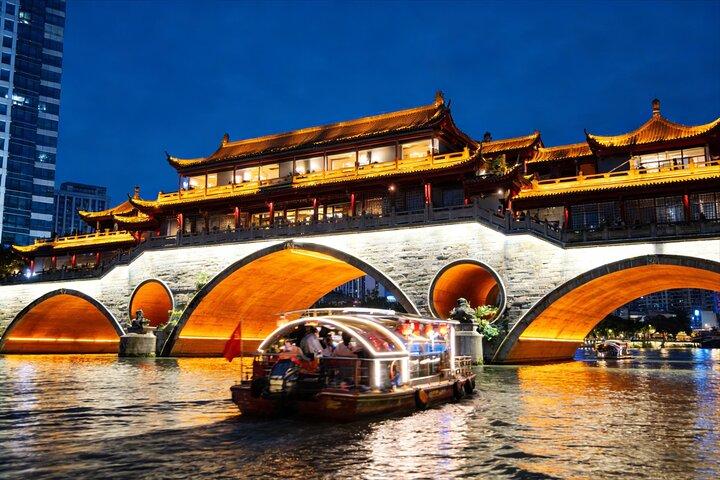 Chengdu dopo il tramonto: Un viaggio illuminato segretamente mozzafiato
