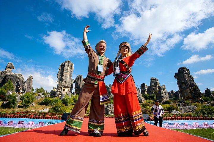Privat guidet dagstur i Stone Forest og Naigu Stone Forest fra Kunming