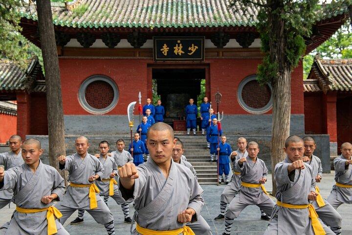 Tour privato all inclusive per il tempio Shaolin e le grotte di Longmen da Zhengzhou