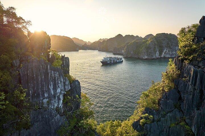 Erina Cruise 3 - dag Verken Halong Bay en Lan Ha Bay vanuit Hanoi