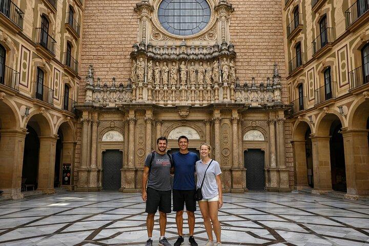 Monasterio de Montserrat Grupo pequeño o Tour privado Recogida en el hotel