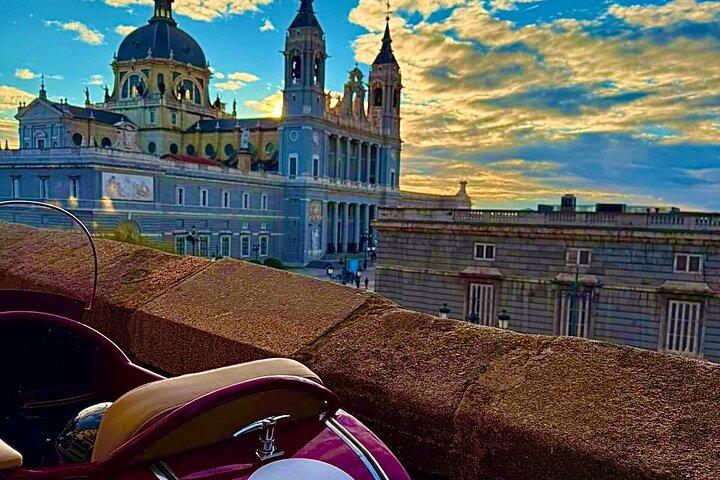 Madrid Golden Hour : 2 - Hora Aventura privada en sidecar al atardecer