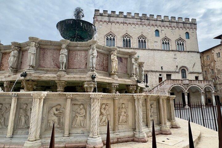 イタリアの中心日帰り旅行：フィレンツェからペルージャとアッシジを訪問