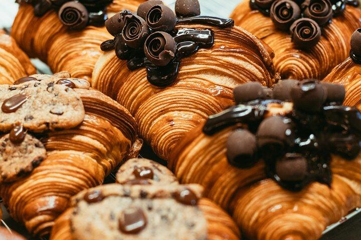 Paris matrundtur på morgonen : Croissanter, baguetter och choklad