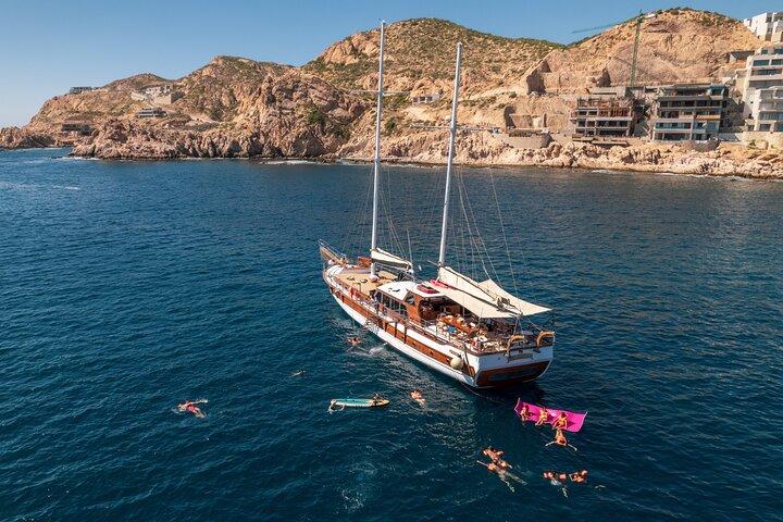 Cabo San Lucas Luxury Yacht Snorkeling Cruise con pranzo gourmet