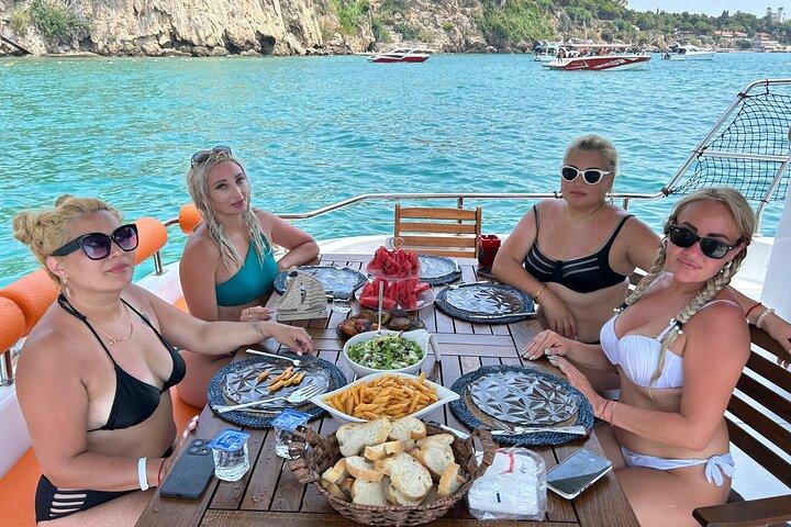 Excursion privée en yacht à Antalya avec jacuzzi et transfert