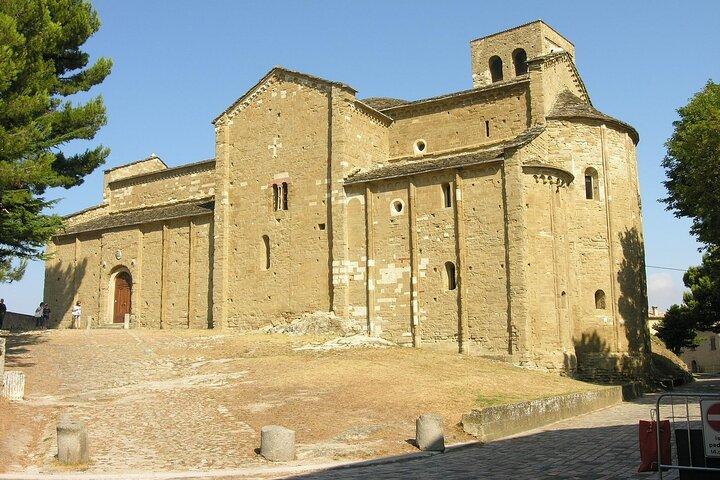 Descubre San Leo : la espectacular ciudadela italiana de Cliffside