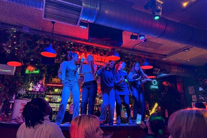 Budapest Nighttime Ruin Bars Crawl avec coups gratuits et entrée VIP