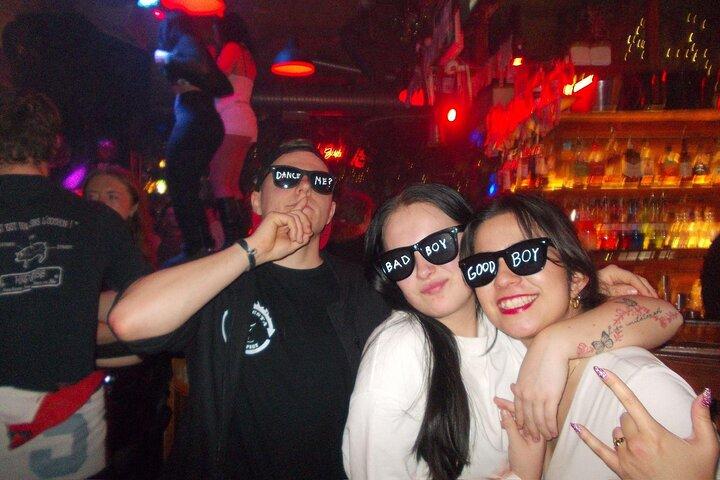 Budapest Nighttime Ruin Bars Crawl avec coups gratuits et entrée VIP