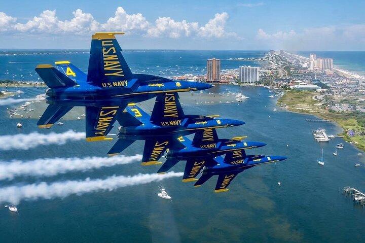 Les Blue Angels s'entraînent sur un yacht privé avec le capitaine