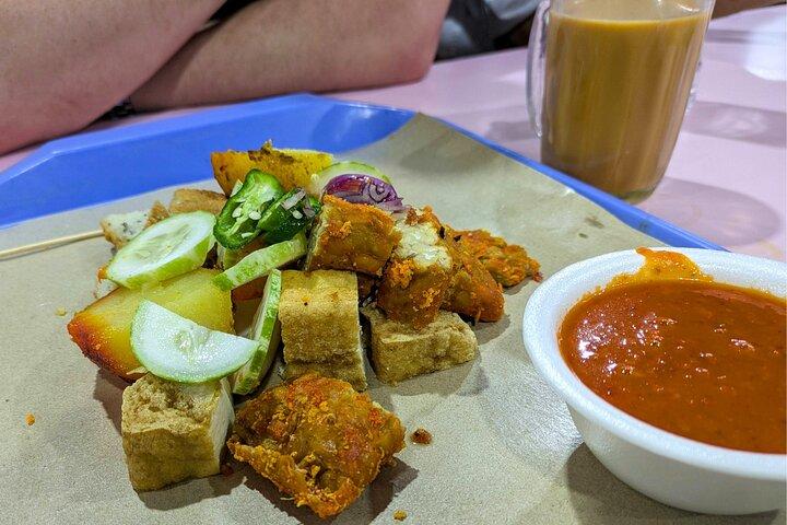 シンガポール・フードツアー：元シェフと地元のように食べる