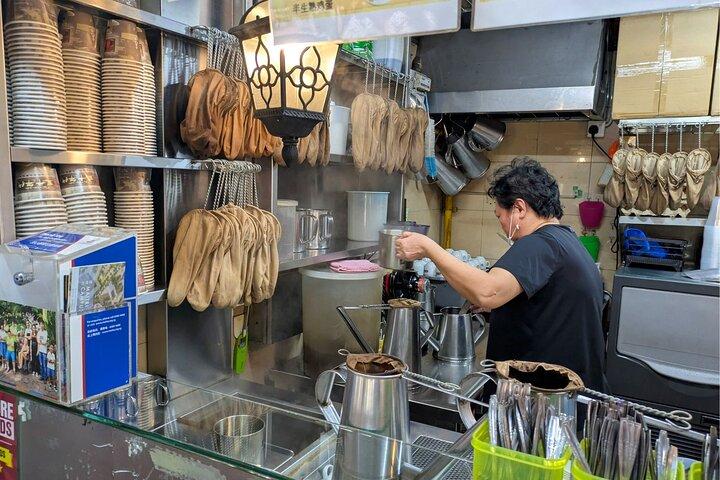 シンガポール・フードツアー：元シェフと地元のように食べる