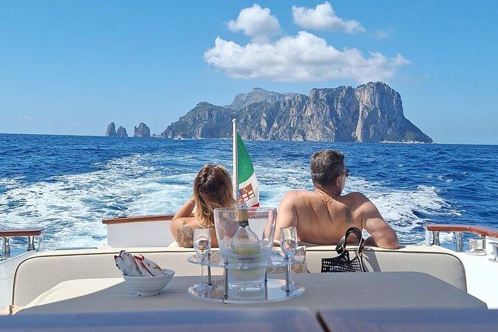 Capri Private Tour fra Sorrento eller Positano: Luksus Gozzo