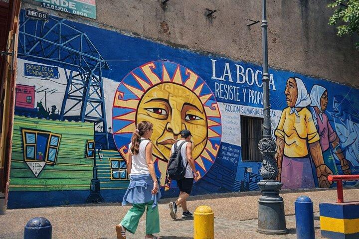 Tour a pie por La Boca : Explora los principales lugares de interés y joyas ocultas