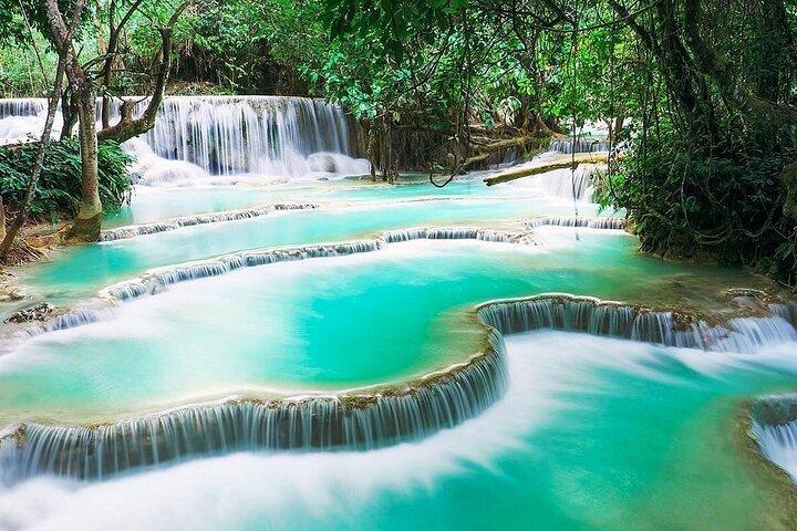 Luang Prabang Premium Cruise naar Pak Ou Caves en Kuang Si Falls