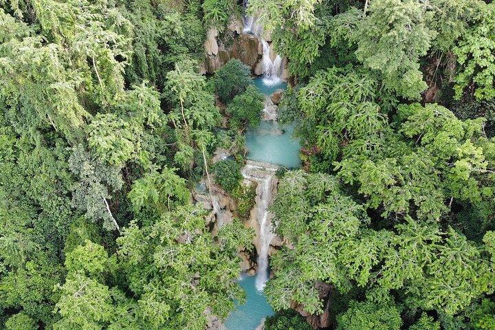 Luang Prabang Premium Cruise naar Pak Ou Caves en Kuang Si Falls