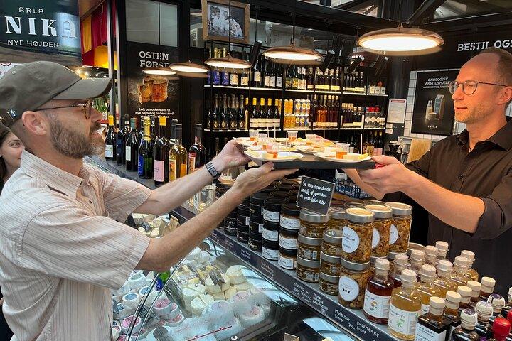 Visite gastronomique originale de Copenhague : 8 dégustations, repas complet et accès VIP