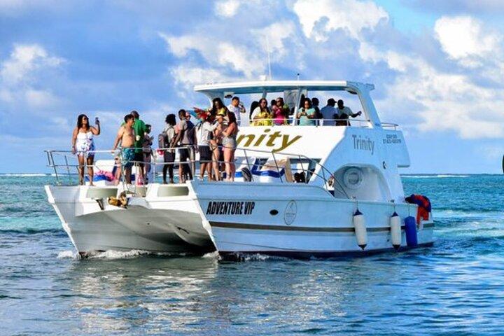Hip Hop Adult Only Party Boat com bebidas ilimitadas e parada de areia