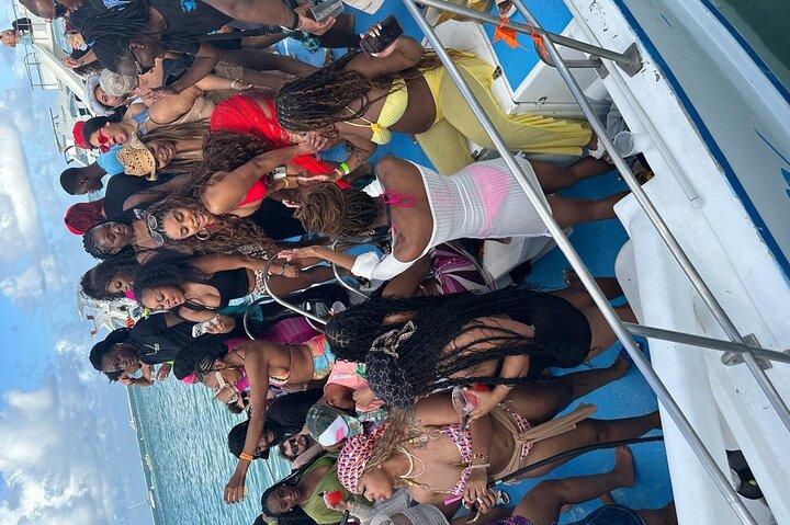 Hip Hop Adult Only Party Boat con bevande illimitate e sosta Sandba