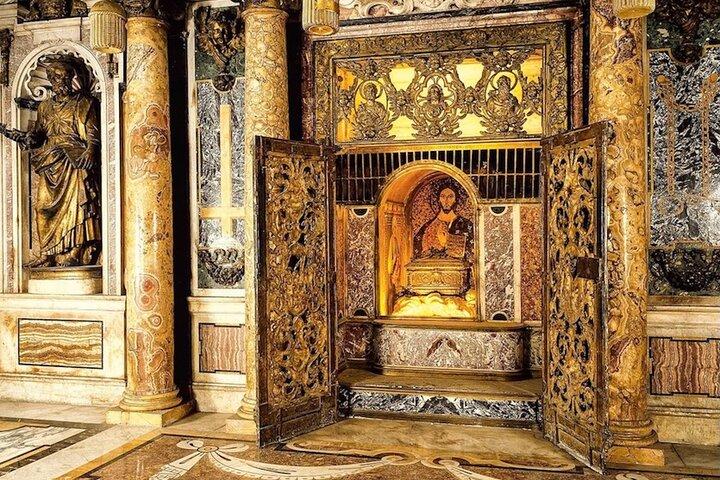 Private Tour of St.Peter’s Basilica, Grottoes, papal tomb & Dome