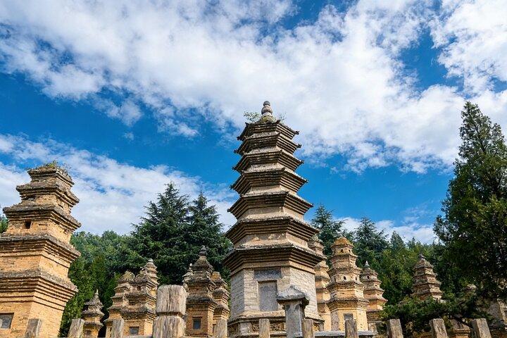 Tour privato di un giorno al tempio di Shaolin da Xi'an in treno proiettile con spettacolo di Kungfu