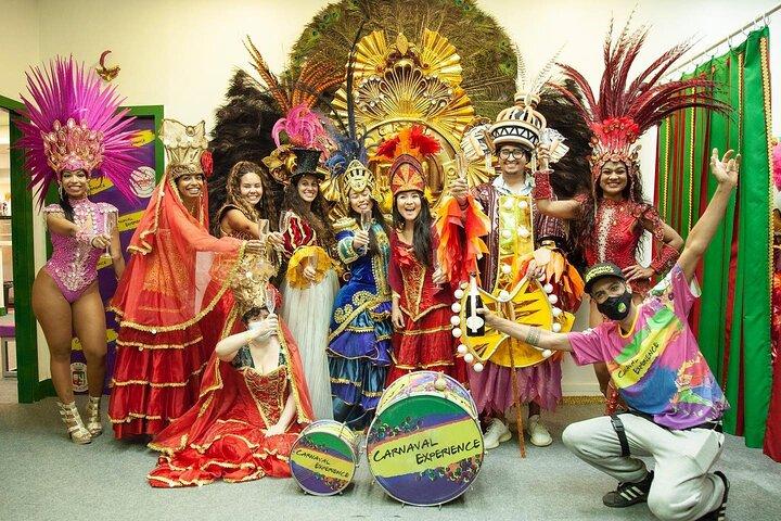 Bastidores do Carnaval do Rio Tour com Fantasia e Samba
