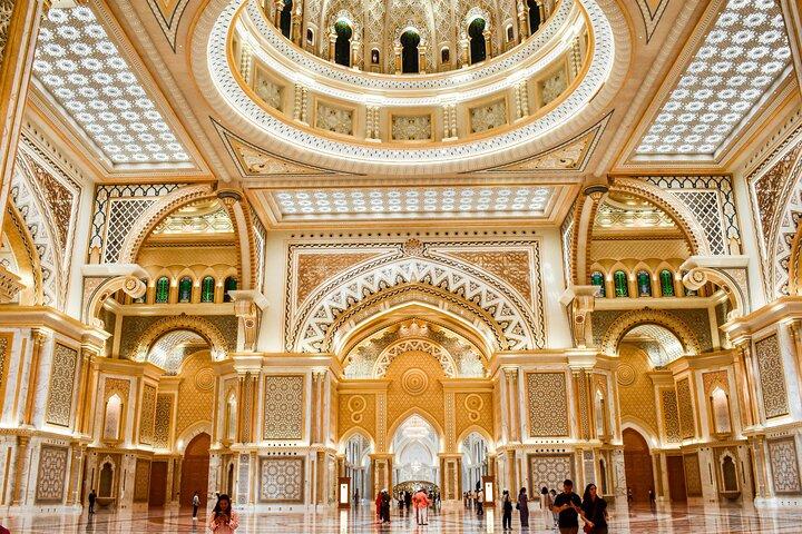 Abu Dhabi Stadtrundfahrt mit Mittagessen und Louvre